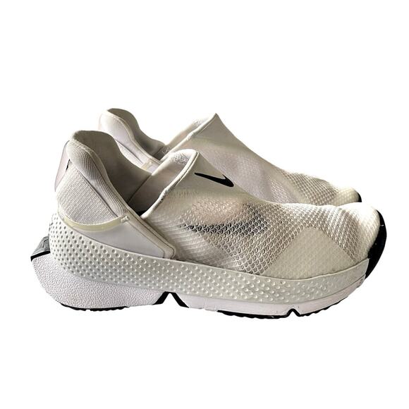 Nike Women's 7 Go Flyease Easy On/Off Low Top Hinged Sneakers Running Shoe White - Picture 2 of 9